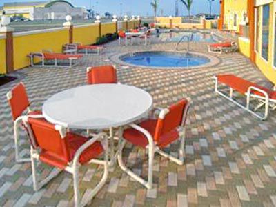 Super 8 By Wyndham Hidalgo/Mcallen Area Bagian luar foto