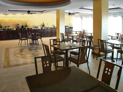 Super 8 By Wyndham Hidalgo/Mcallen Area Bagian luar foto